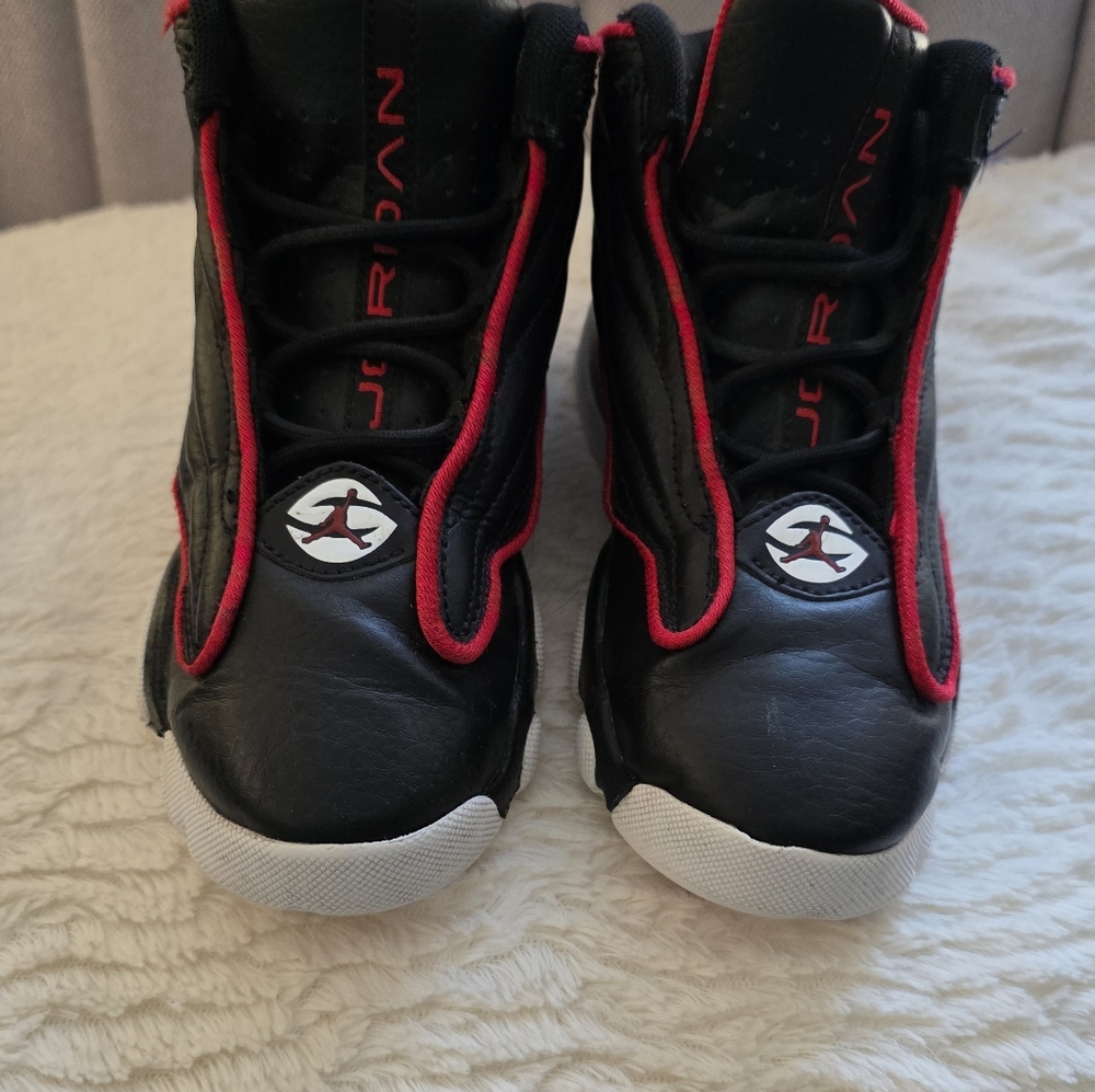 Air Jordan Pro Strong Size 1Y Kids Black and Red Sneakers Used Gread Condition.